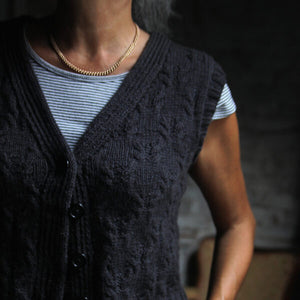 Smokeshow by Thea Colman Yarn Kit - Sizes 37.25, 40.5, 43.5"/ 94.5, 103, 110.5cms - Shadow