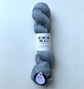 KOKON BLEU - Fingering Weight Merino - Semi Solid - Jean Michel Fade 1