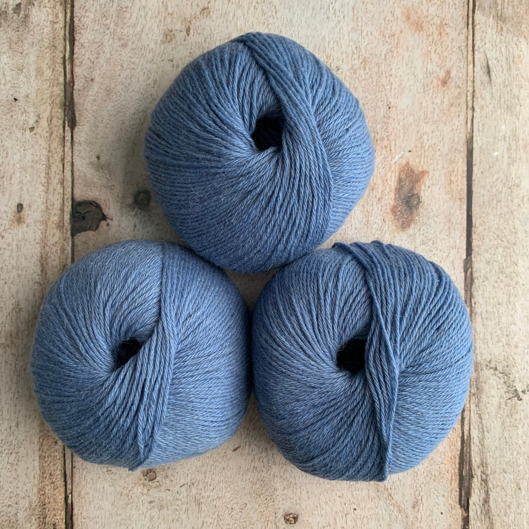 Yvonne MT Yarn Kit - Morning Light & Antracite