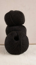 B(l)ack to life by Isabell Kraemer Yarn Kit - Size 9